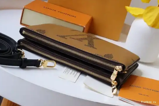 First bag ru VUITTON POCHETTE LOUIS ZIP DOUBLE 0622